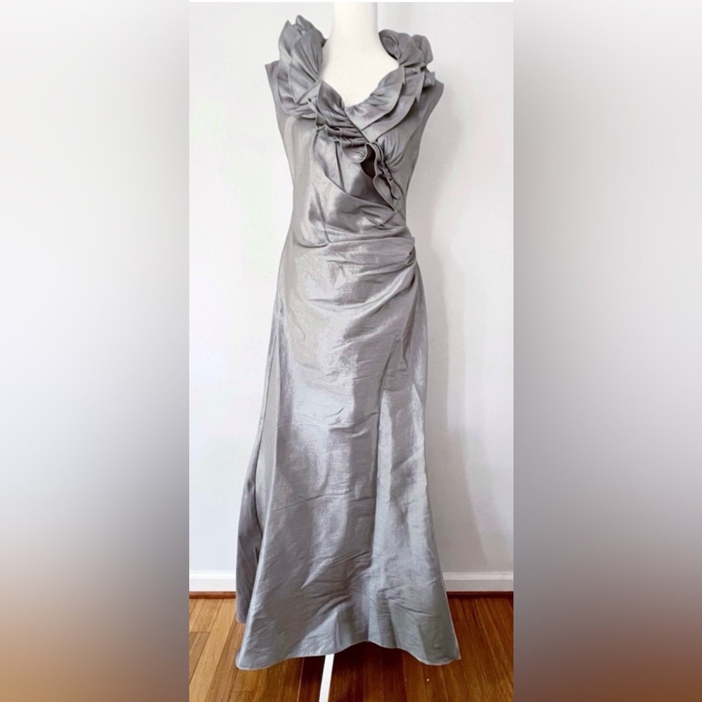 Eliza J Ruffle V Neck Ruched Metallic Sleeveless Fornal Gown Women’s 8 Silver